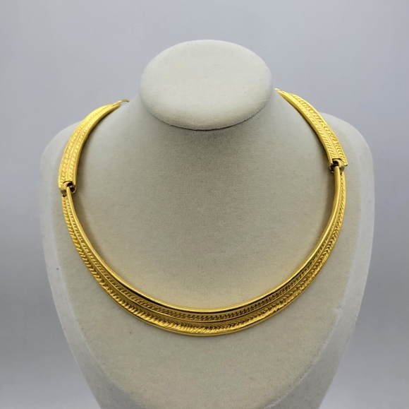- Goldtone Metal Choker Necklace • Rich Bright Gold • Spring Clasp - Picture 1 of 4
